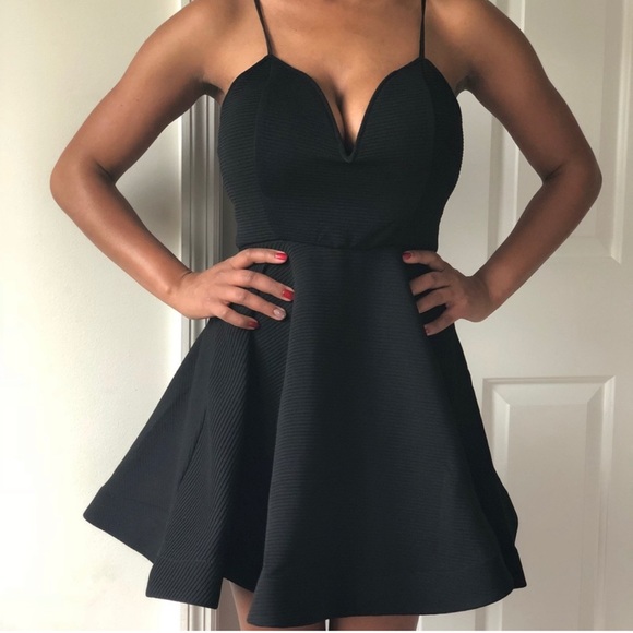 Paper Doll black plunge neck fit & flare dress M - Picture 1 of 12